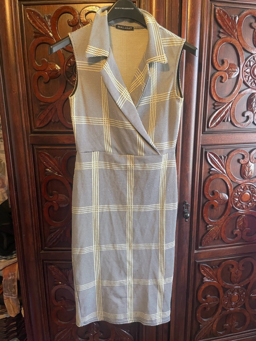 Striped Knit Scarf in Black and Cream